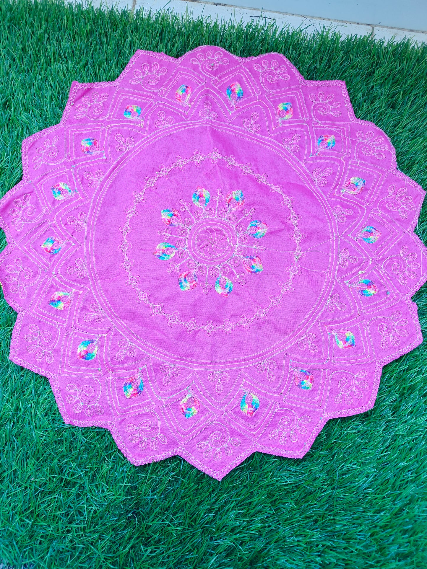 Embroidered thalposh