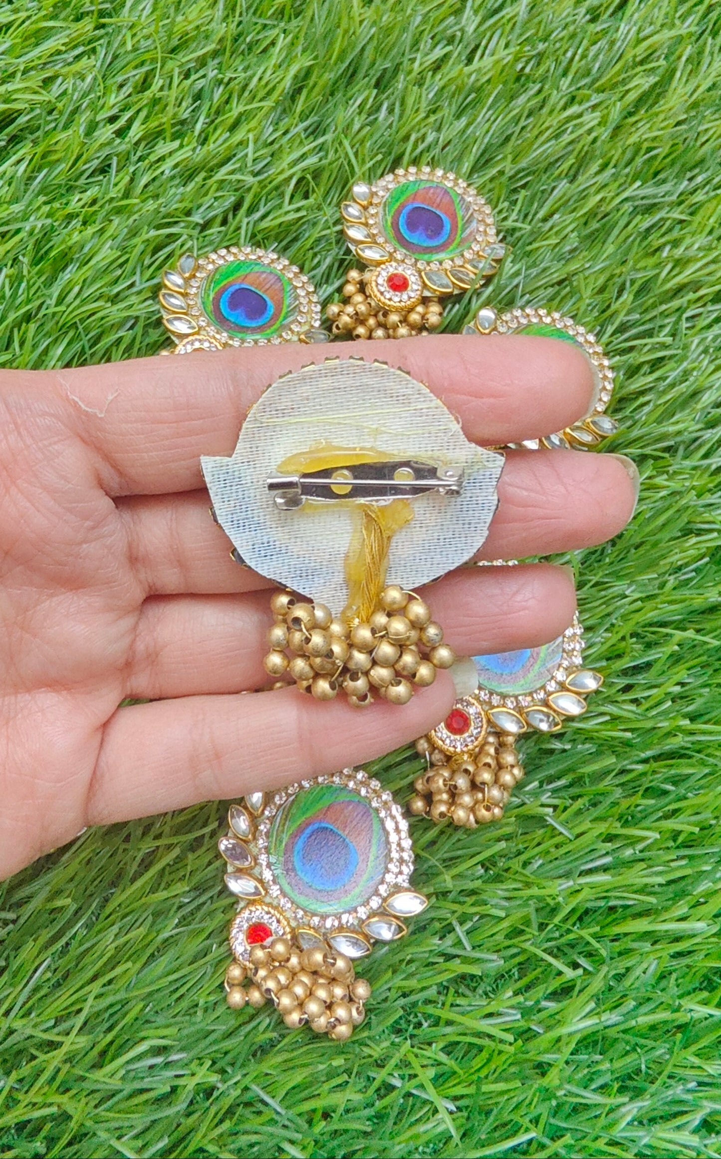 Peacock print brooch pack of 10