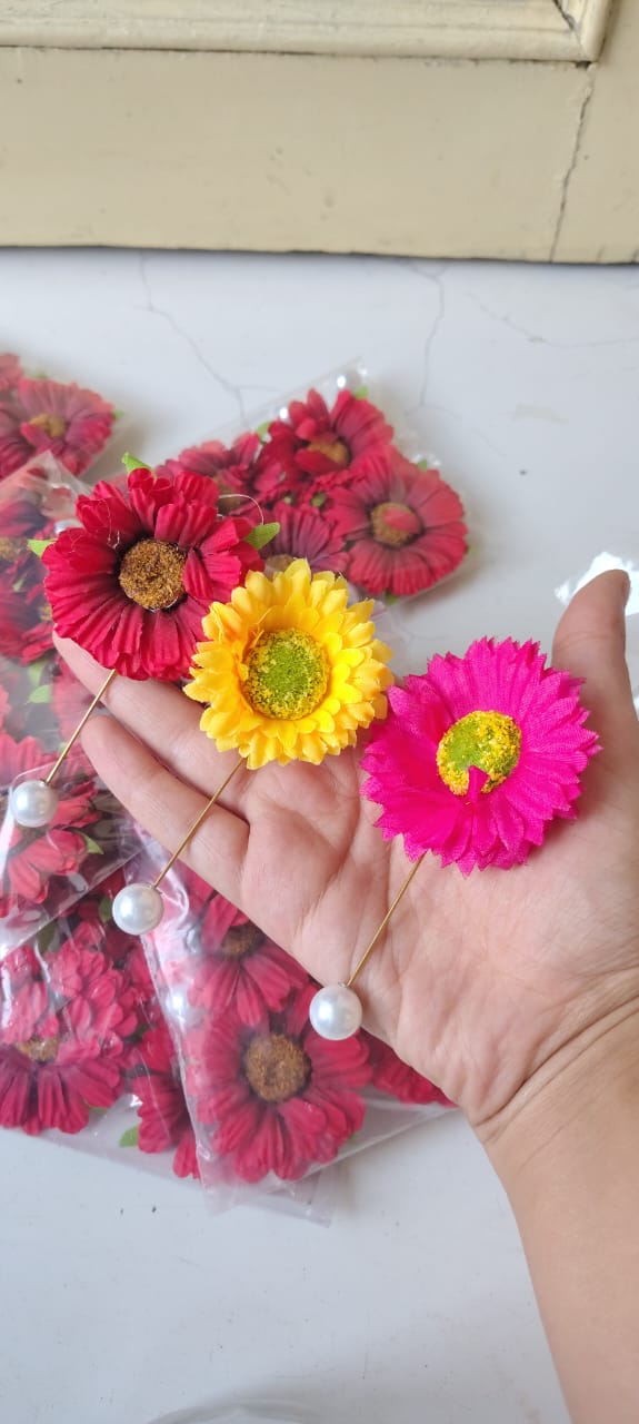 Sunflower brooch (pack of 10)