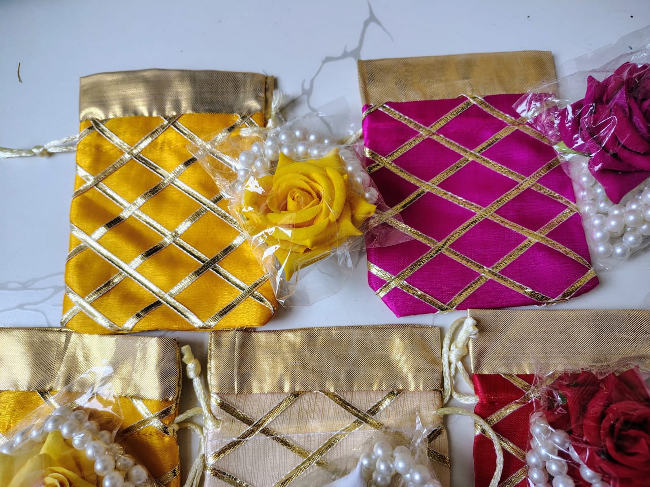 Rose hamper pack of 10