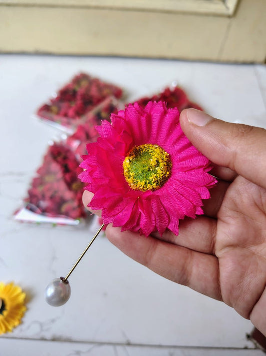 Sunflower brooch (pack of 10)