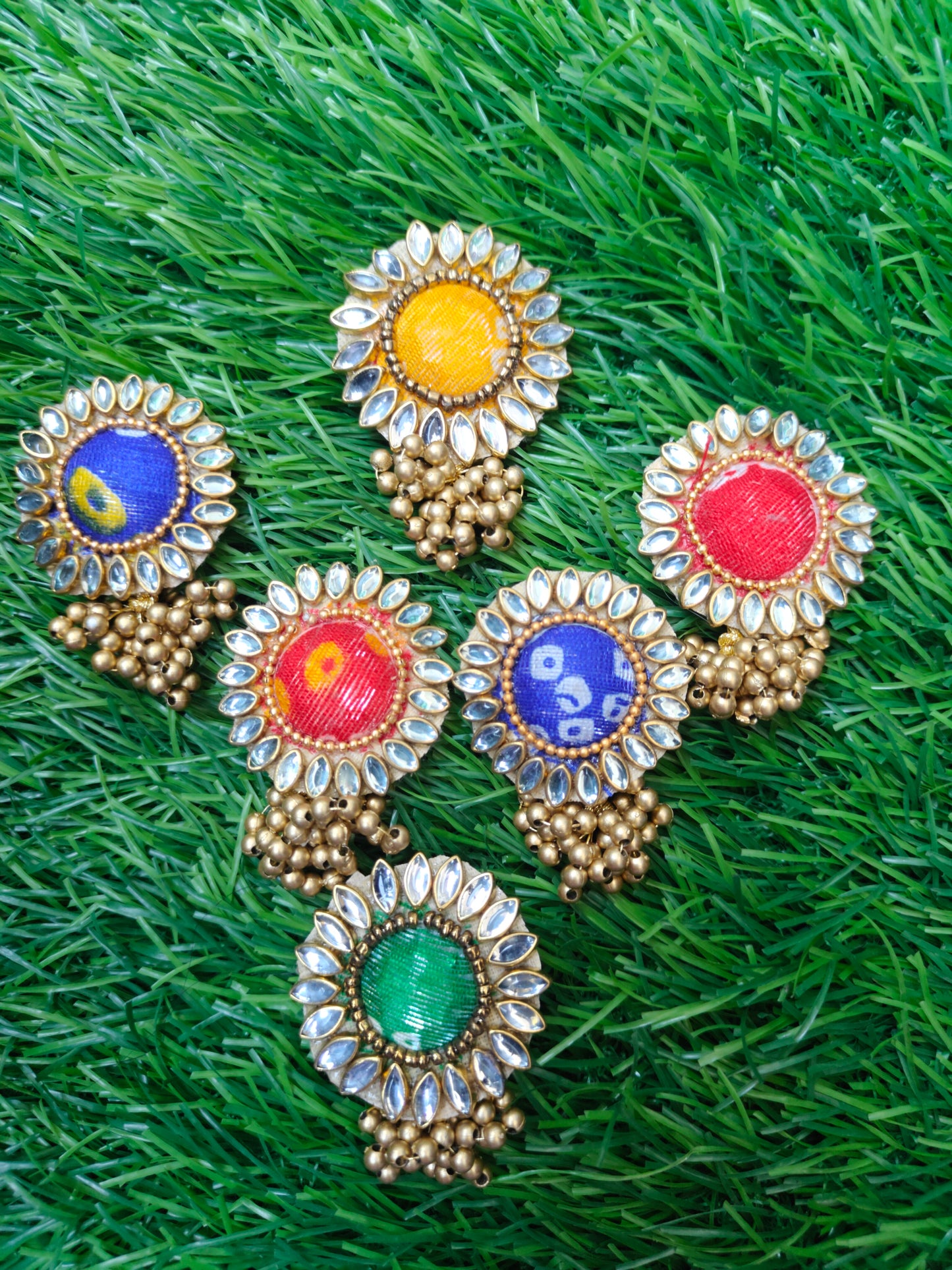 Bandhani brooch pack of 10